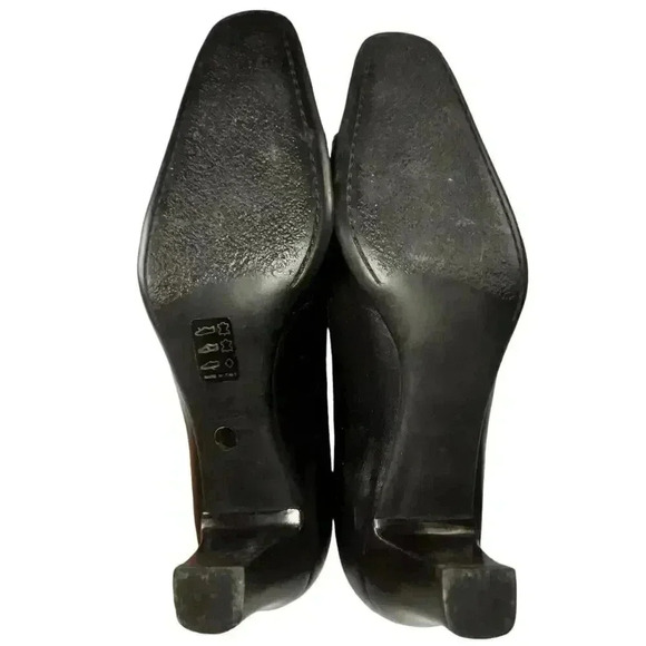 St. John Women’s Black Gold Buckle Classic Elegant Pumps‎ Size 5.5 - Picture 6 of 7